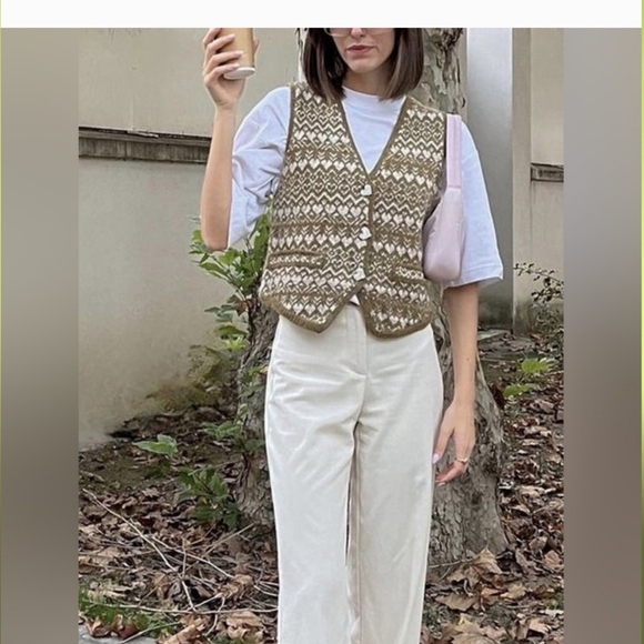 Zara Jeweled Heart Button Jacquard Style Vest - Picture 9 of 10